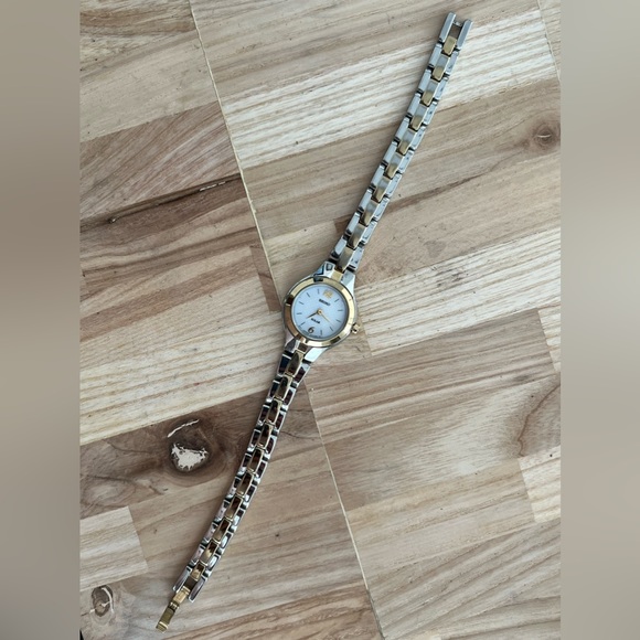 Seiko Solar Ladies Watch Two Tone Bracelet Round White Dial - Picture 8 of 15